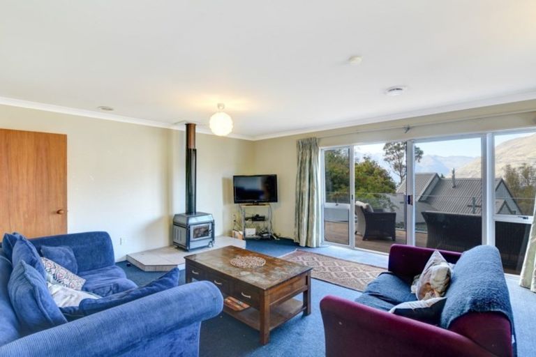 Photo of property in 2 Evergreen Place, Sunshine Bay, Queenstown, 9300