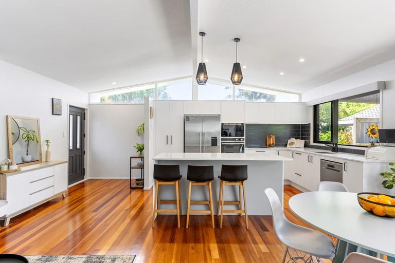 Photo of property in 30 Fairdale Place, Birkdale, Auckland, 0626