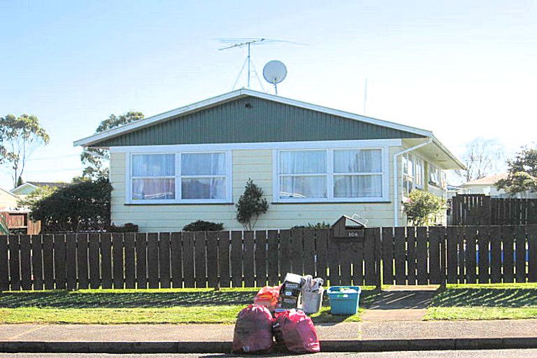 Photo of property in 104 Cargill Street, Papakura, 2110