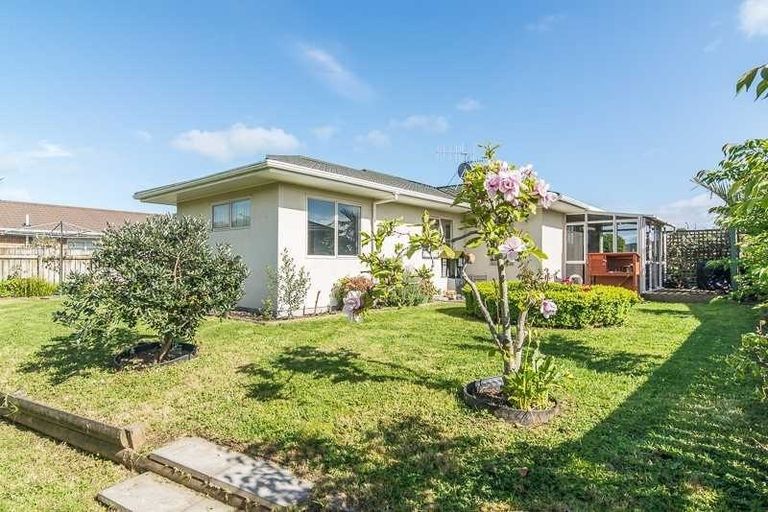 Photo of property in 17 Heihei Place, Paraparaumu, 5032