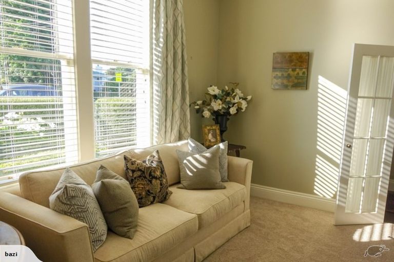 Photo of property in 10 Dixon Street, Carterton, 5713