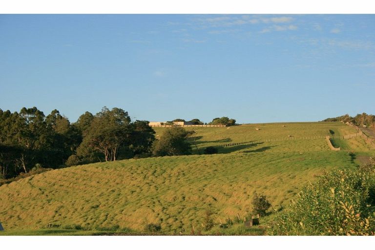 Photo of property in 56e Kaipara Coast Highway, Helensville, 0871