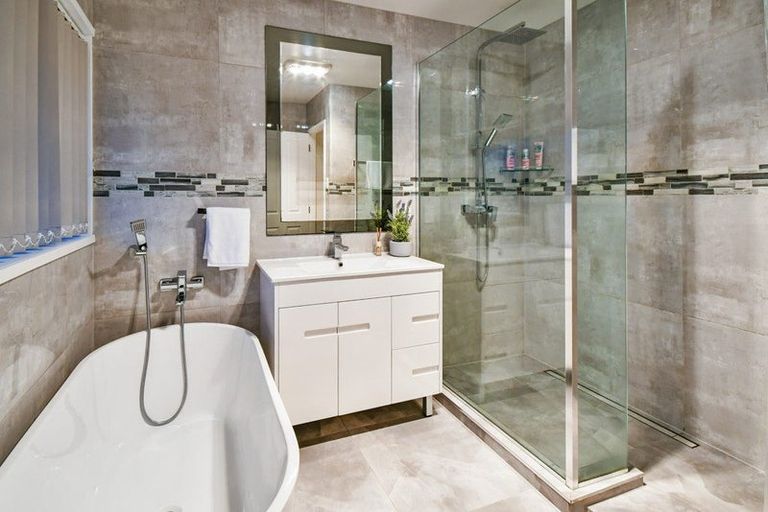 Photo of property in 2 Menen Place, Manurewa, Auckland, 2105