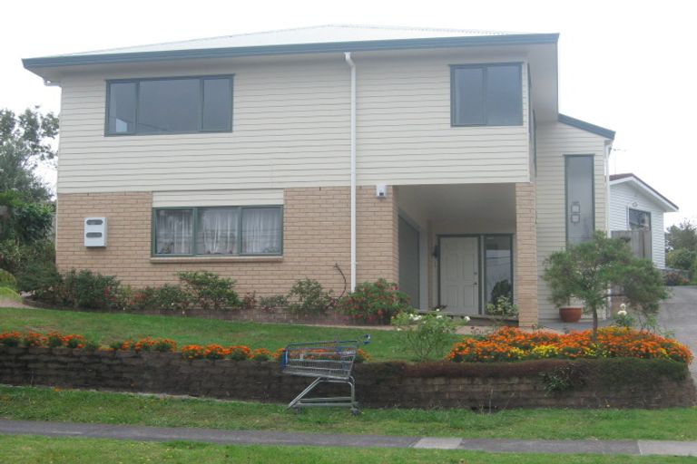 Photo of property in 1/21 Peach Road, Glenfield, Auckland, 0629