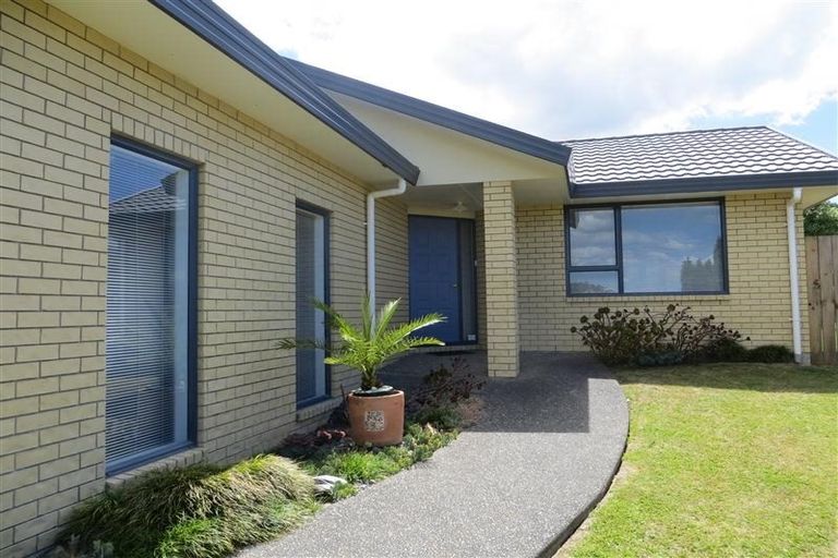 Photo of property in 28 Coventry Way, Long Bay, Auckland, 0630