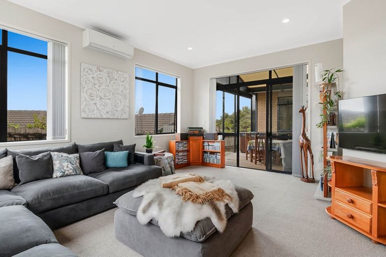 Photo of property in 4 Kingtide Place, Red Beach, 0932