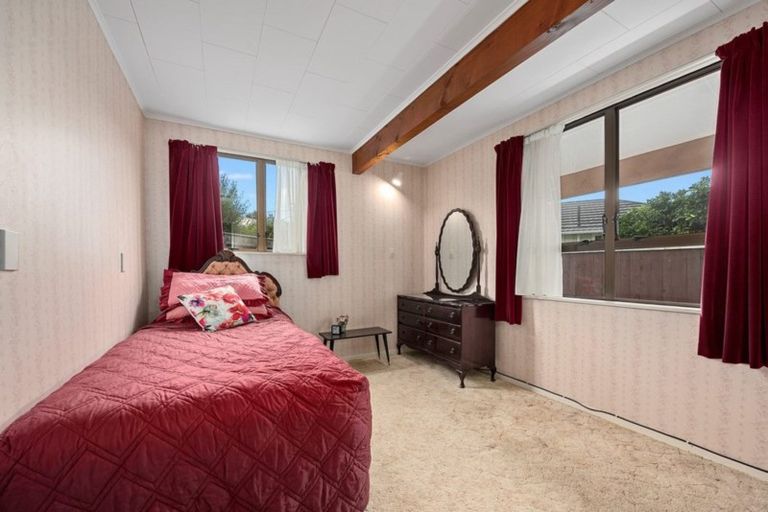 Photo of property in 15a Montgomery Crescent, Clouston Park, Upper Hutt, 5018
