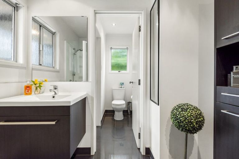 Photo of property in 25 Kitewao Street, Northcote, Auckland, 0627