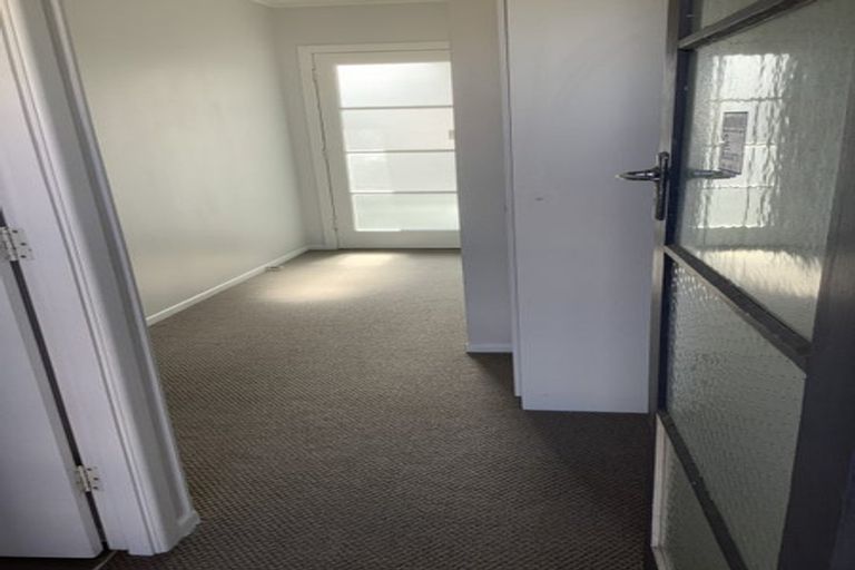Photo of property in 1 Keats Place, Blockhouse Bay, Auckland, 0600