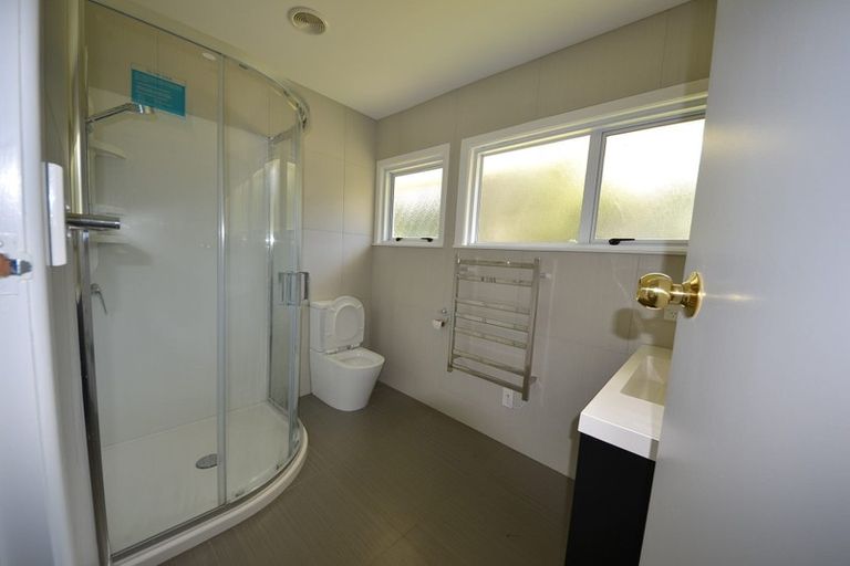 Photo of property in 27 Chivalry Road, Glenfield, Auckland, 0629