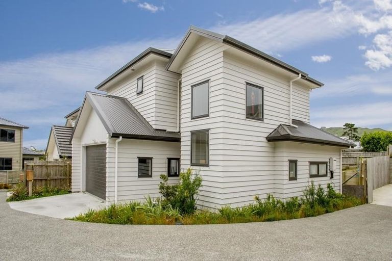 Photo of property in 14 Cresswell Place, Johnsonville, Wellington, 6037