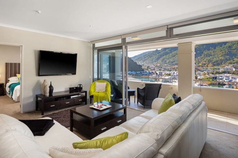 Photo of property in Oxleys Rock Apartments, 401/6 London Quay, Picton, 7220