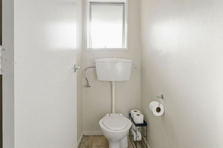 Photo of property in 2/15 Phoenix Place, Papatoetoe, Auckland, 2025