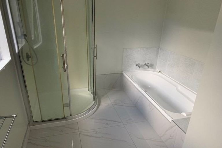 Photo of property in 1/18 Peach Road, Glenfield, Auckland, 0629