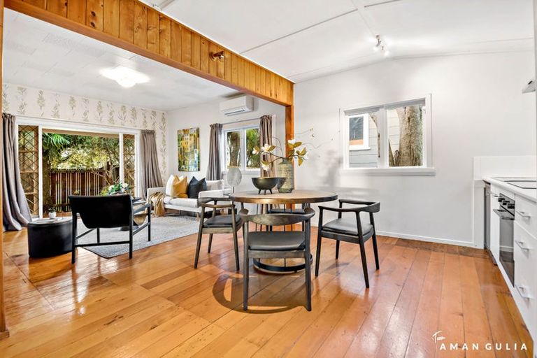 Photo of property in 129 Sunnyside Road, Sunnyvale, Auckland, 0612