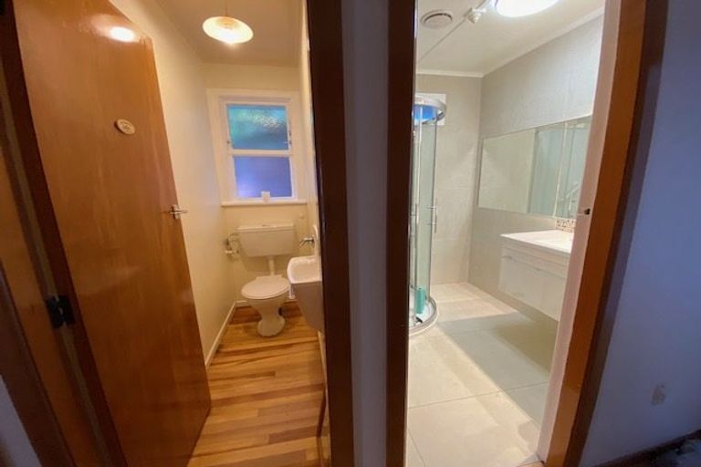 Photo of property in 121 Breaker Bay Road, Breaker Bay, Wellington, 6022