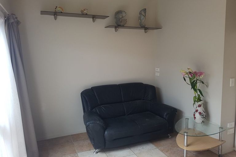 Photo of property in 46 Farquhar Road, Glendene, Auckland, 0602