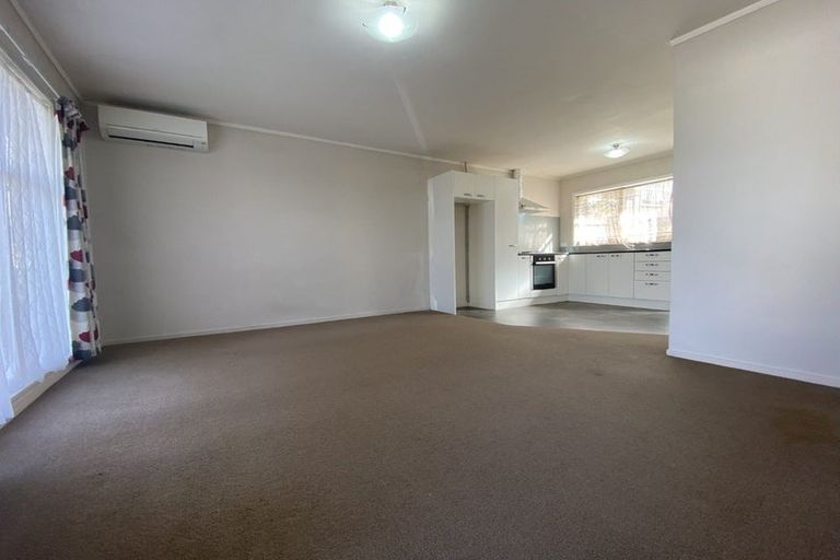 Photo of property in 37 Spence Road, Henderson, Auckland, 0612