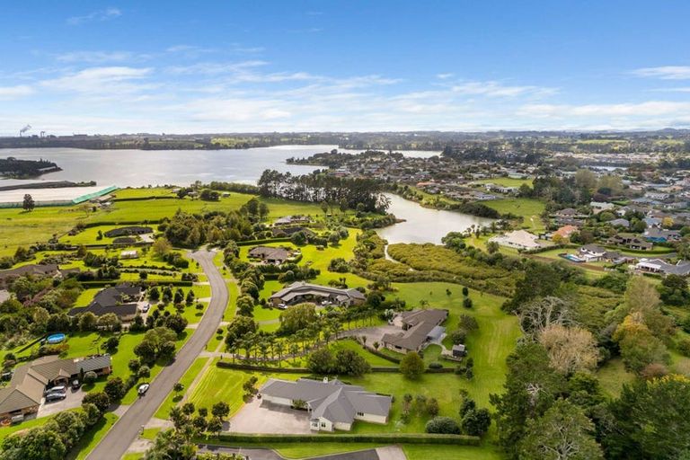 Photo of property in 6 Millbrook Drive, Waiuku, 2683