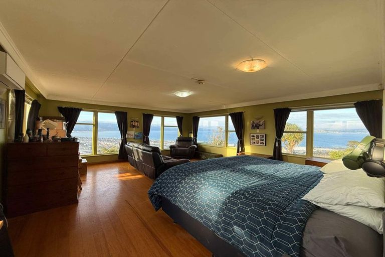 Photo of property in 17 Rakeiora Grove, Korokoro, Lower Hutt, 5012