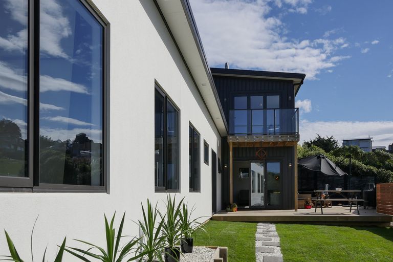 Photo of property in 111g Cliffs Road, Saint Clair, Dunedin, 9012