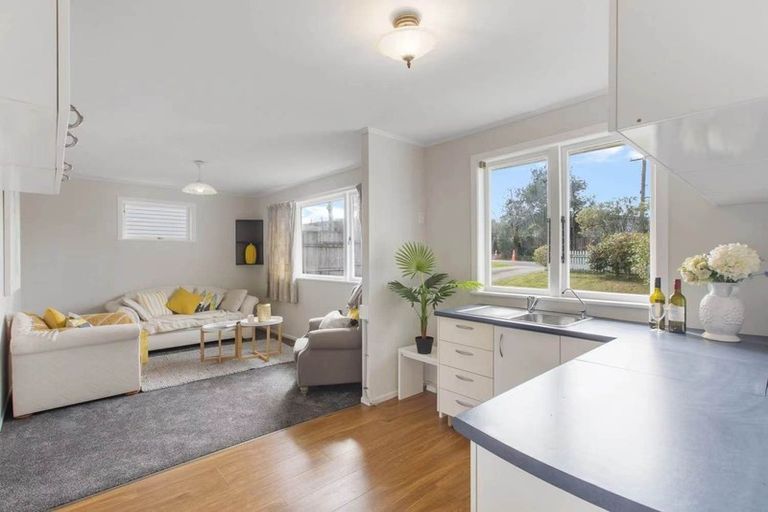 Photo of property in 37 Chorley Avenue, Massey, Auckland, 0614