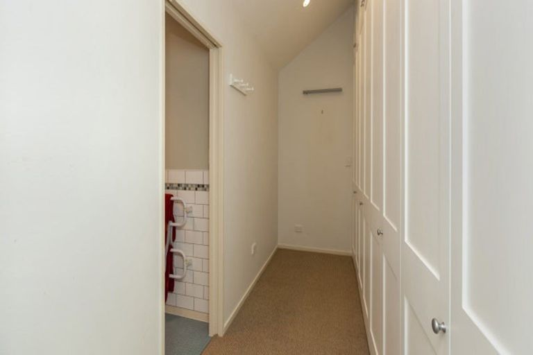 Photo of property in 2 Pukatea Close, Raumati Beach, Paraparaumu, 5032