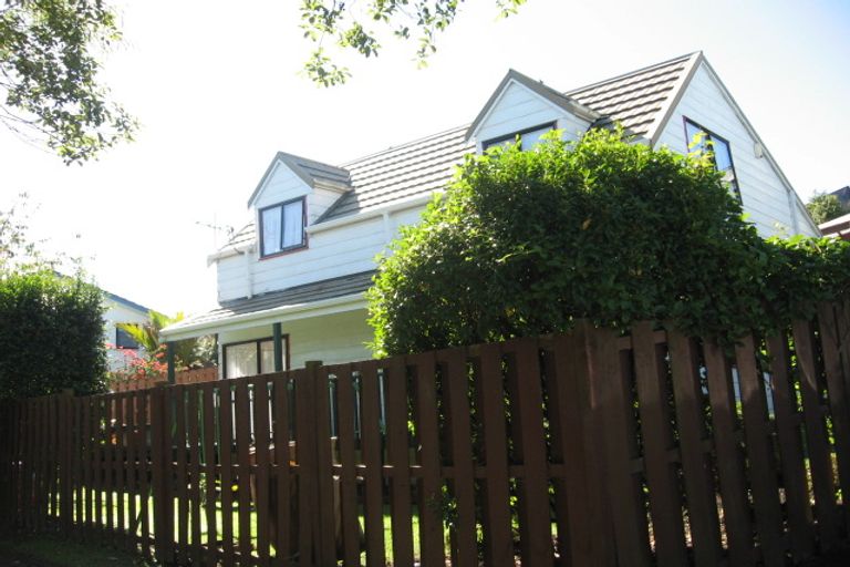 Photo of property in 2/10 Amerce Place, Highland Park, Auckland, 2010