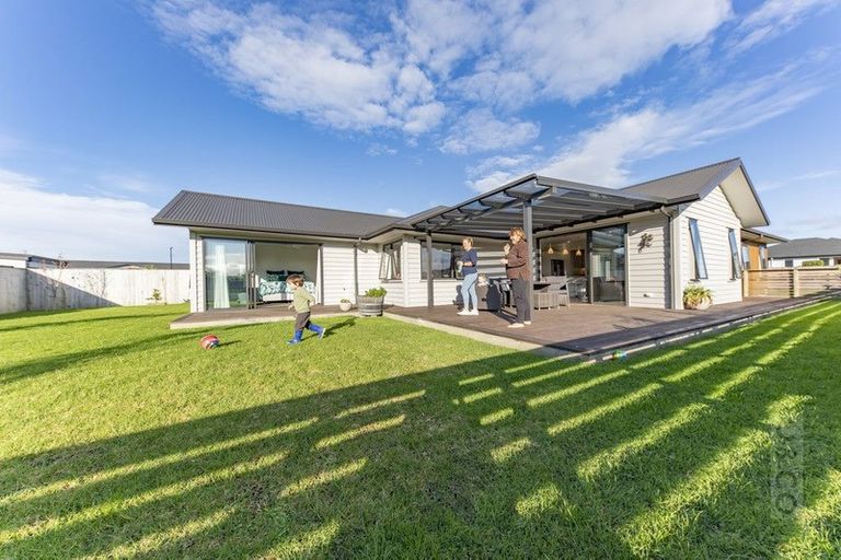 Photo of property in 4 Korako Drive, Kumeu, 0810