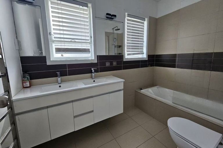 Photo of property in 38 Arran Road, Browns Bay, Auckland, 0630