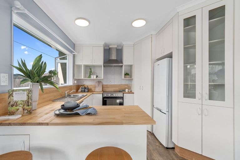 Photo of property in 9 Whitby Place, Welcome Bay, Tauranga, 3112