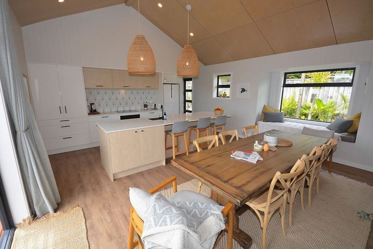 Photo of property in 33 Rauparaha Street, Waikanae Beach, Waikanae, 5036