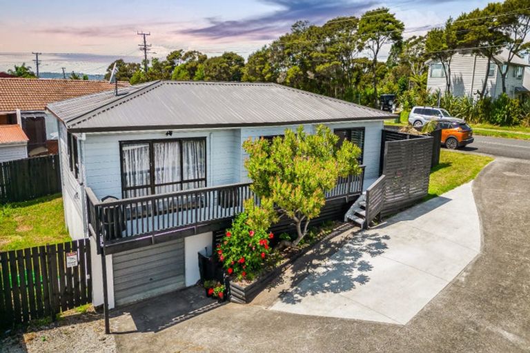 Photo of property in 130 Colwill Road, Massey, Auckland, 0614