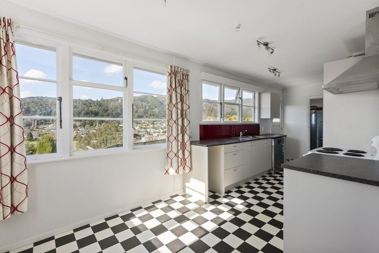 Photo of property in 15 Bird Grove, Stokes Valley, Lower Hutt, 5019