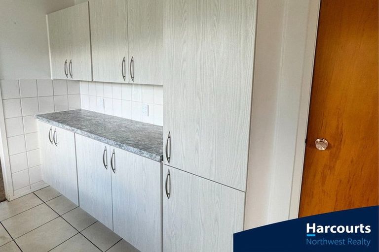 Photo of property in 1 Denver Avenue, Sunnyvale, Auckland, 0612