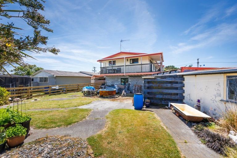 Photo of property in 1931 Parewanui Road, Parewanui, Bulls, 4894