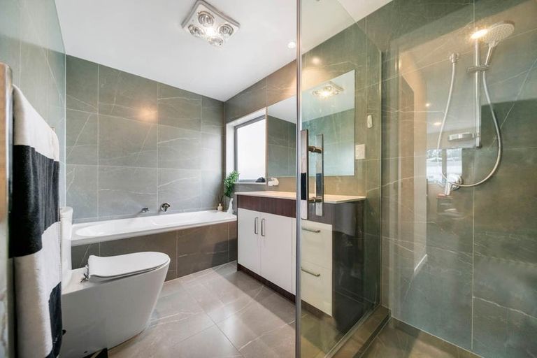 Photo of property in 4 Kearney Place, Massey, Auckland, 0614