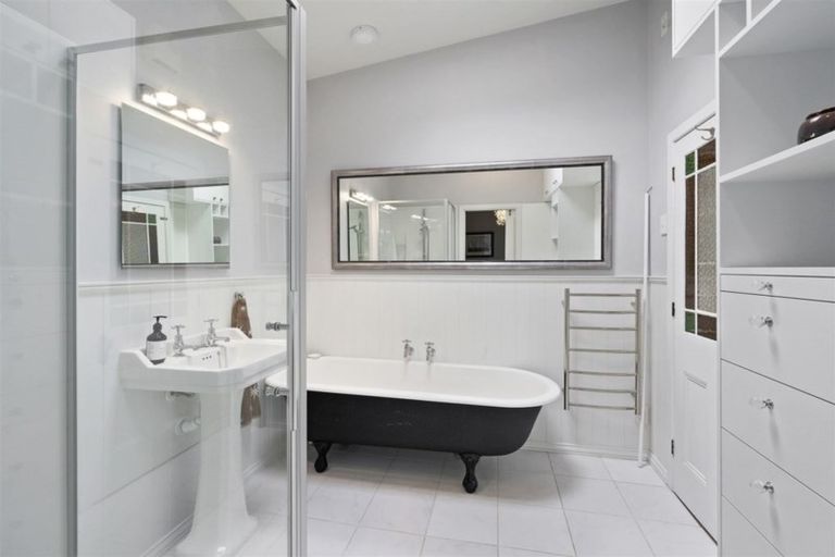 Photo of property in 17 Martin Avenue, Beckenham, Christchurch, 8023