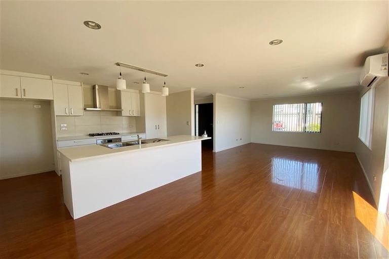 Photo of property in 12 Peerless Avenue, Takanini, 2112