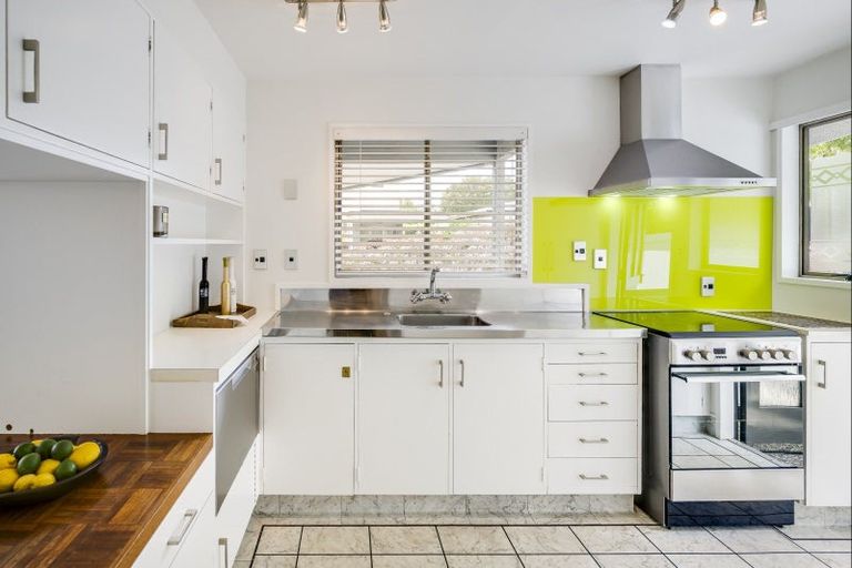 Photo of property in 2/14 Greenwood Road, Havelock North, 4130