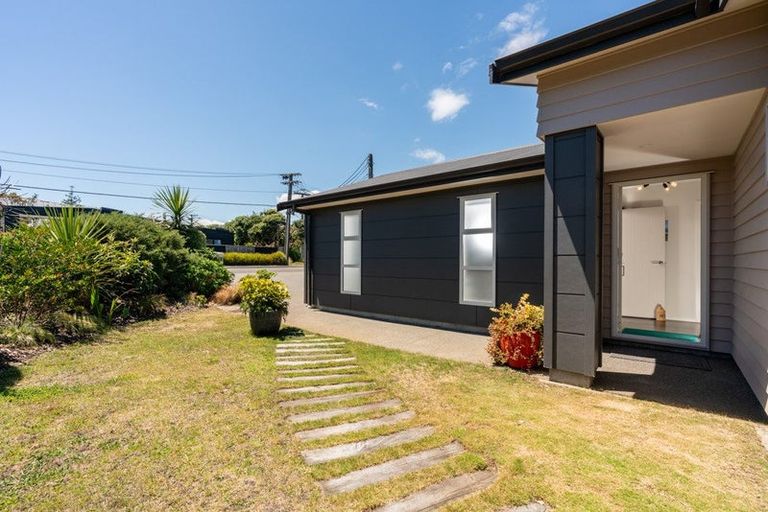 Photo of property in 6 Konini Crescent, Waikanae Beach, Waikanae, 5036