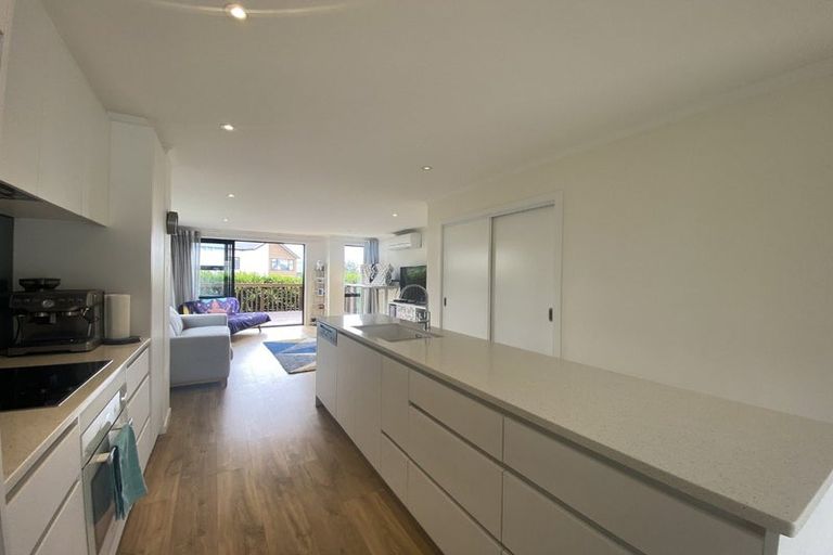 Photo of property in 1 Seafarer Crescent, Stanmore Bay, Whangaparaoa, 0932