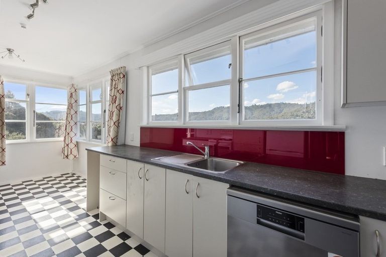 Photo of property in 15 Bird Grove, Stokes Valley, Lower Hutt, 5019