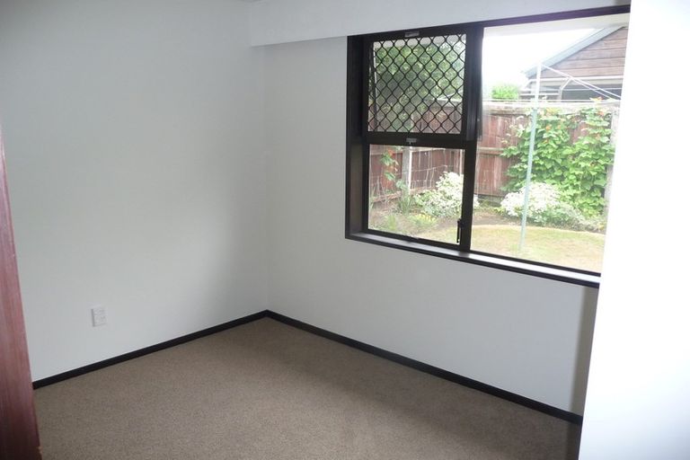 Photo of property in 2/35 Chipping Lane, Redwood, Christchurch, 8051