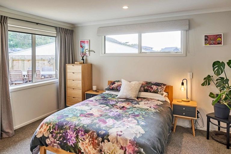 Photo of property in 4 Hull Place, Whitby, Porirua, 5024