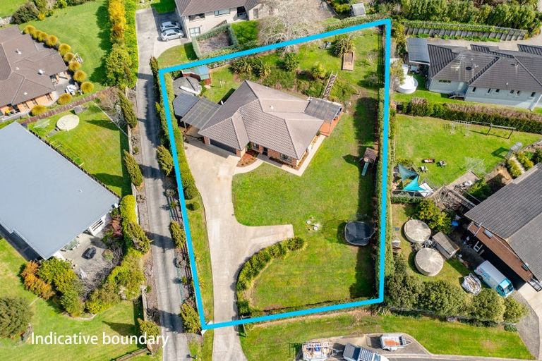 Photo of property in 5 Gavinike Place, Waimauku, 0812