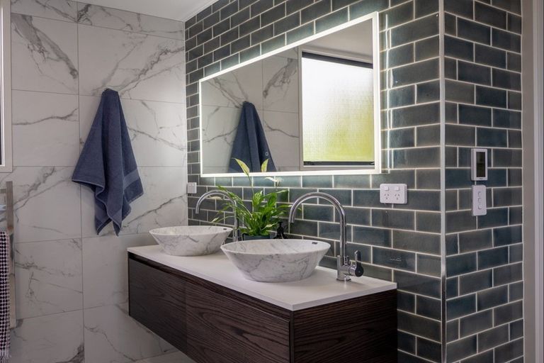 Photo of property in 1a Mission Street, Moturoa, New Plymouth, 4310