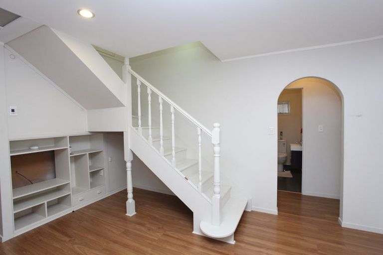 Photo of property in 11 Palmyra Way, Half Moon Bay, Auckland, 2012