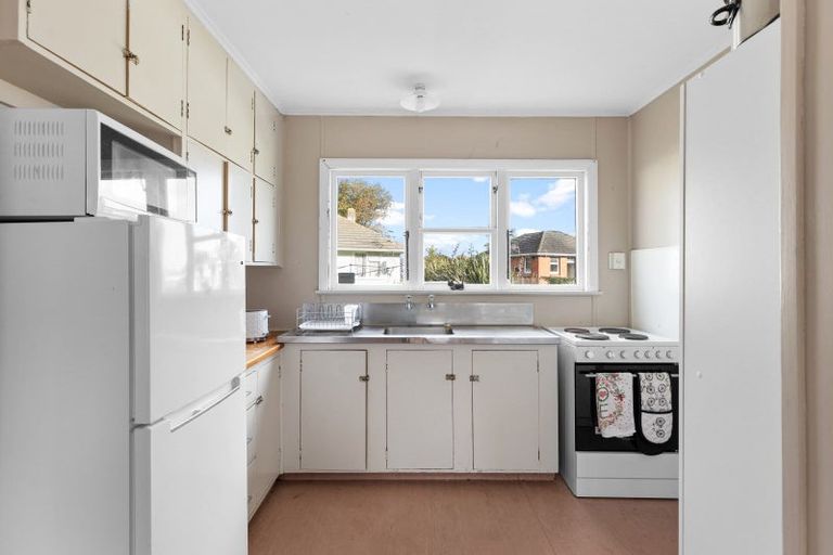 Photo of property in 3 Renfrew Place, Highbury, Palmerston North, 4412