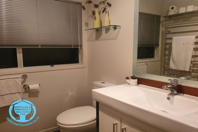 Photo of property in 47 John Dee Crescent, Red Beach, 0932